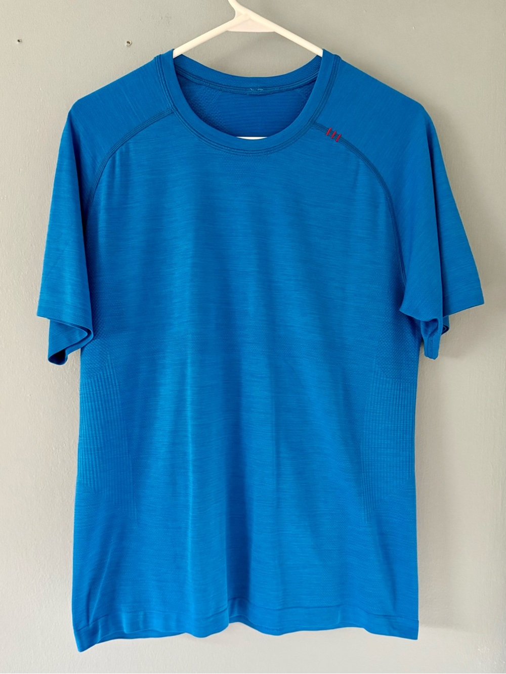 lululemon athletica Men’s Bright Blue Crew Shirt